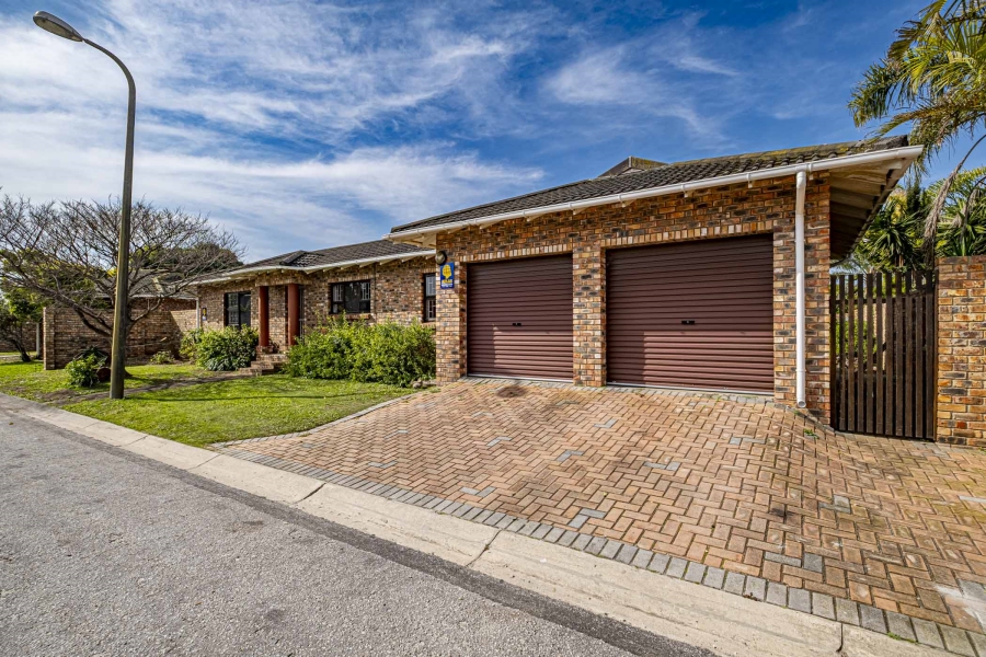 4 Bedroom Property for Sale in Summerstrand Eastern Cape